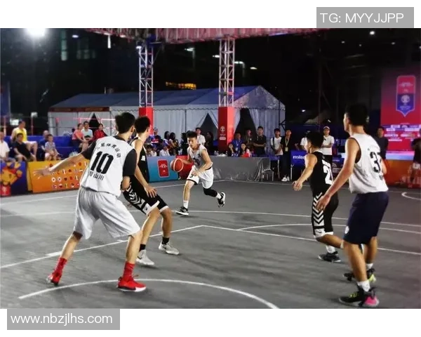 重庆篮球队配合问题引发热议球迷对战术执行与团队默契展开激烈讨论